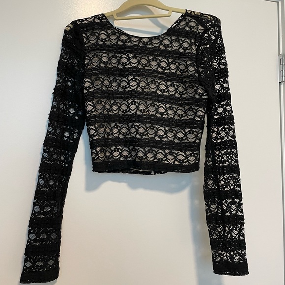 Alice + Olivia lace cropped top size 6 - Picture 2 of 11